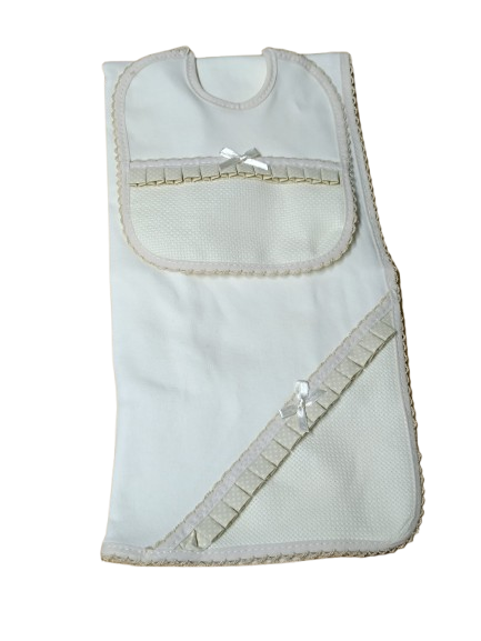 Conjunto de Bebé: Babete + Fralda para Bordar