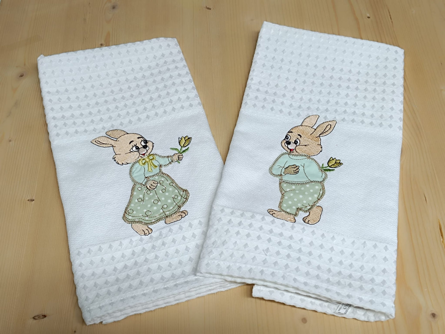 Panos de Cozinha Bordados Sarja Páscoa- Coelho | Coelha