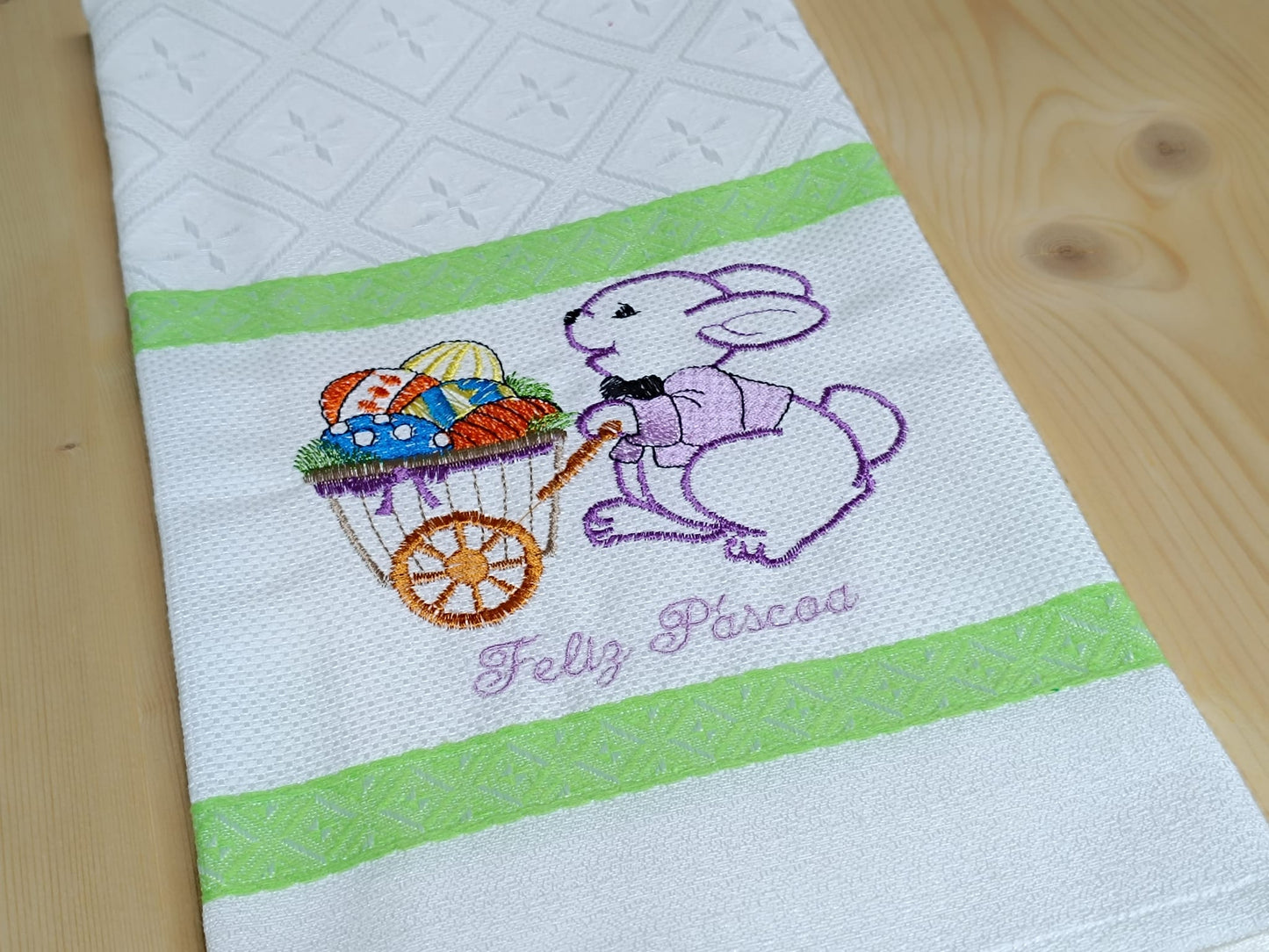 Panos de Cozinha Bordados Sarja Páscoa- Coelho com Carrinho com Ovos