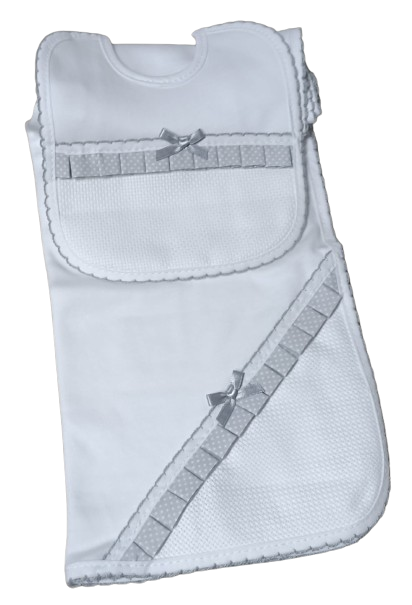 Conjunto de Bebé: Babete + Fralda para Bordar
