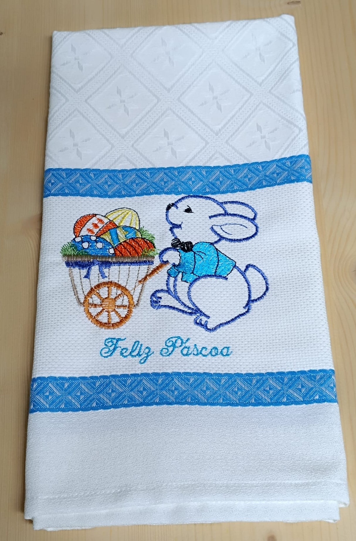 Panos de Cozinha Bordados Sarja Páscoa- Coelho com Carrinho com Ovos