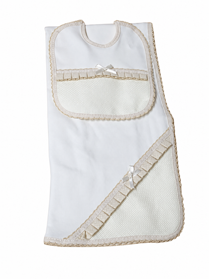 Conjunto de Bebé: Babete + Fralda para Bordar